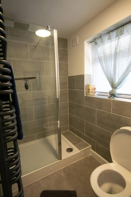 Luxe Living - Beach, Wifi, Parking Swansea