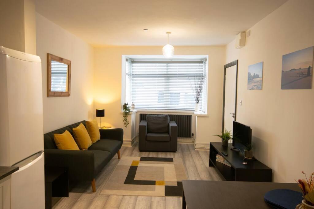 Luxe Living - Beach, Wifi, Parking Apartment Swansea